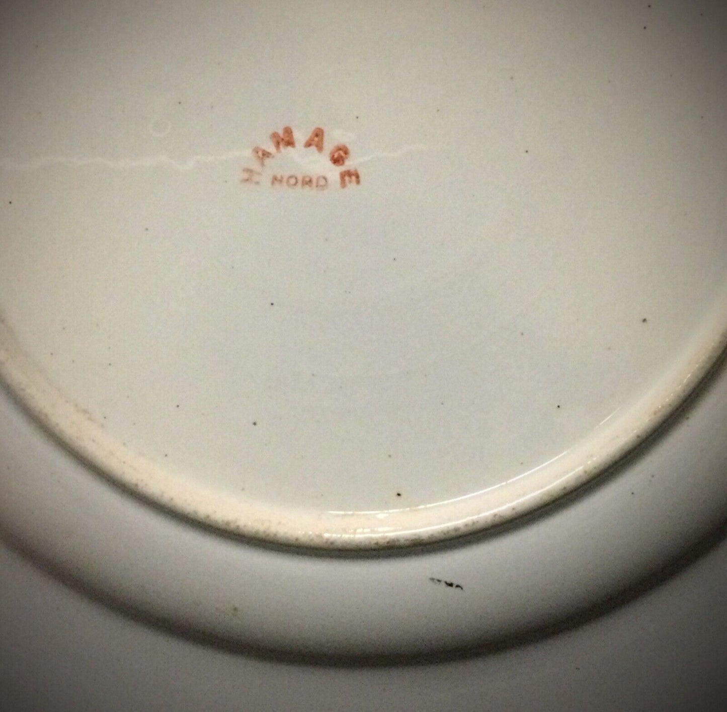 The back of the plate, featuring the Hamage Nord signature