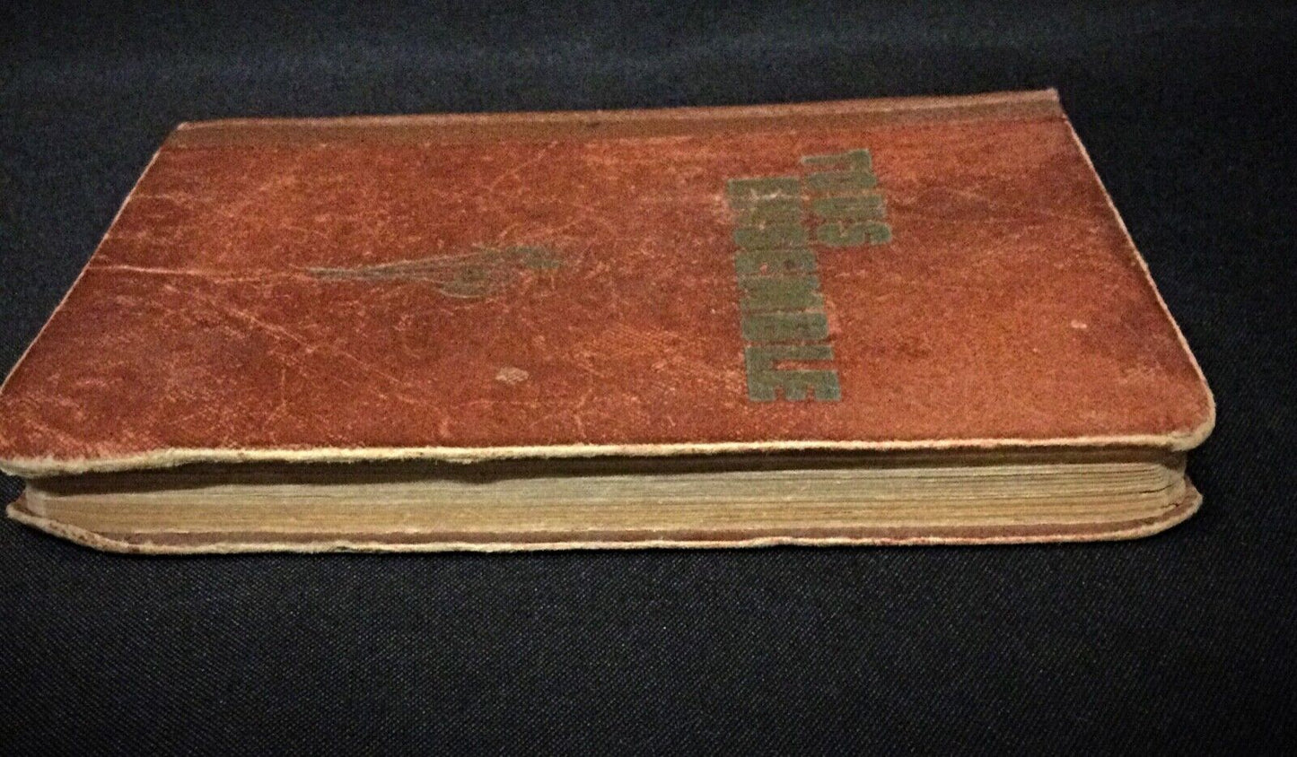 Side view showing the dimensions of the book