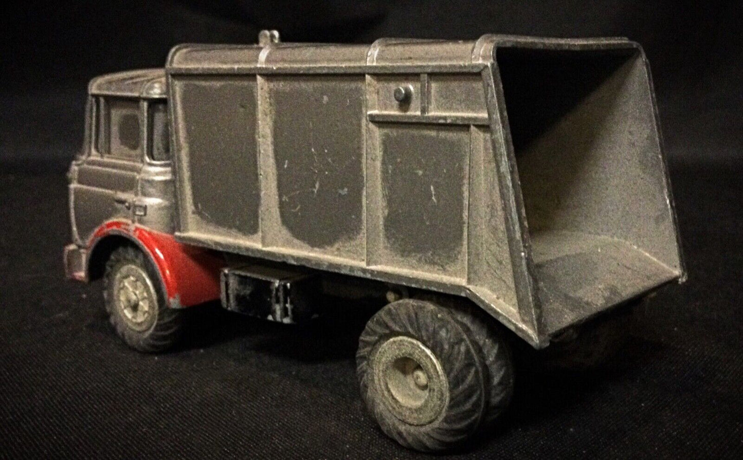 Top-down look at the JRD Berliet Relaxe model, showing details