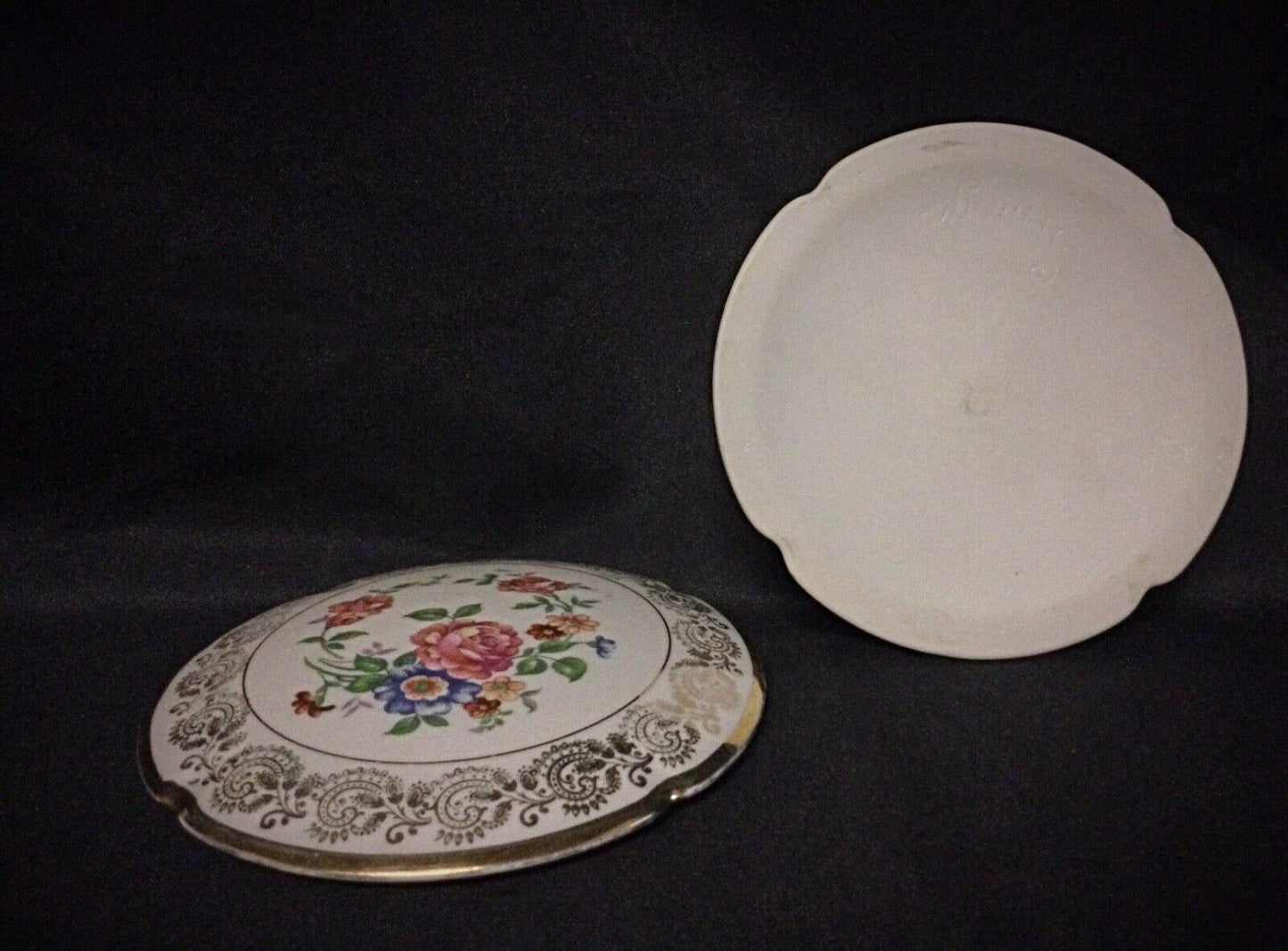 Top-down view of the floral porcelain bonbonnière showing intricate details