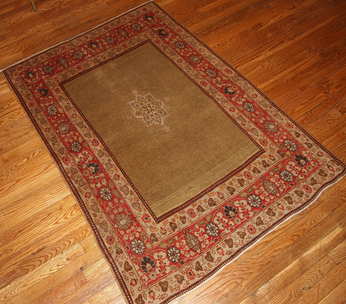 Handmade antique Persian Tabriz rug 3.10' x 5.5' (121cm x 167cm) 1900s - 1B152 - One Royal Art