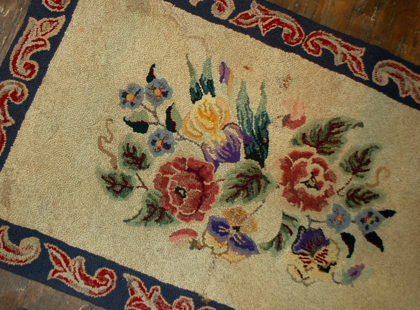Hand made antique floral American hooked rug in original good condition. The rug made in floral design, the main shade is beige.