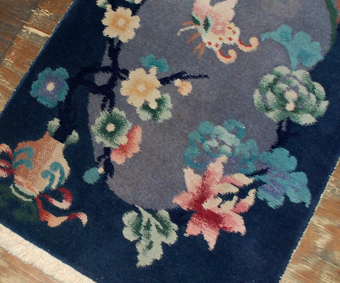 Handmade antique Art Deco Chinese rug in original good condition. It has been made in the beginning of 20th century in China.