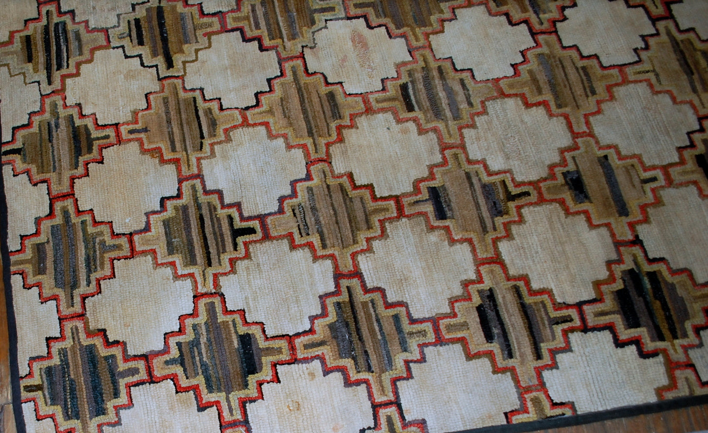 Antique geometric American hooked rug from the end of 19th century. It is in good condition, made out of wool.