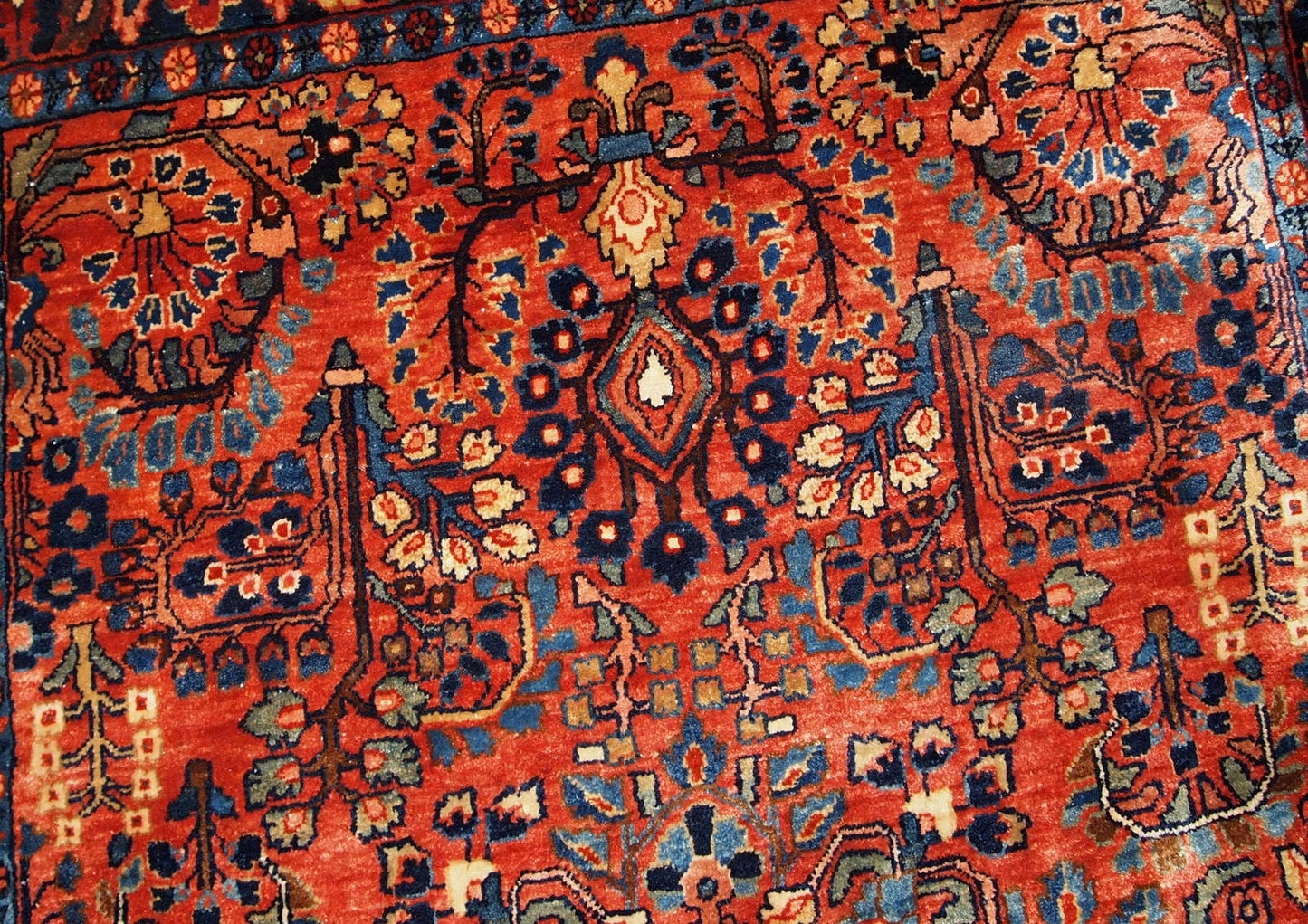 Handmade antique Persian Sarouk rug 1920s