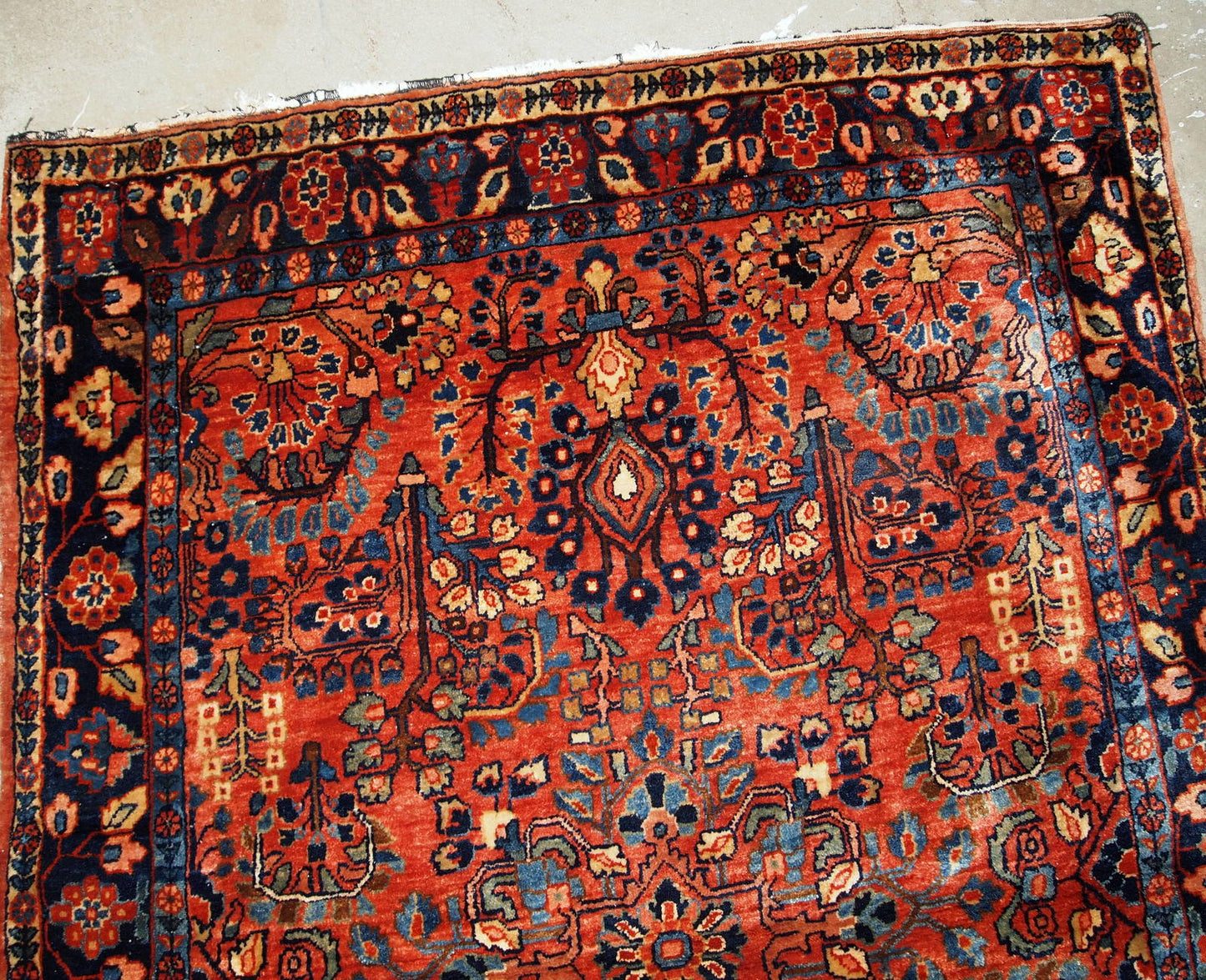 Handmade antique Persian Sarouk rug 1920s