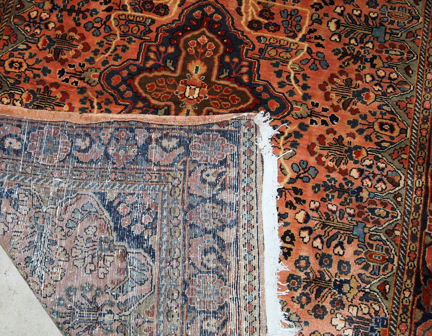 Handmade antique Persian Sarouk rug 1920s