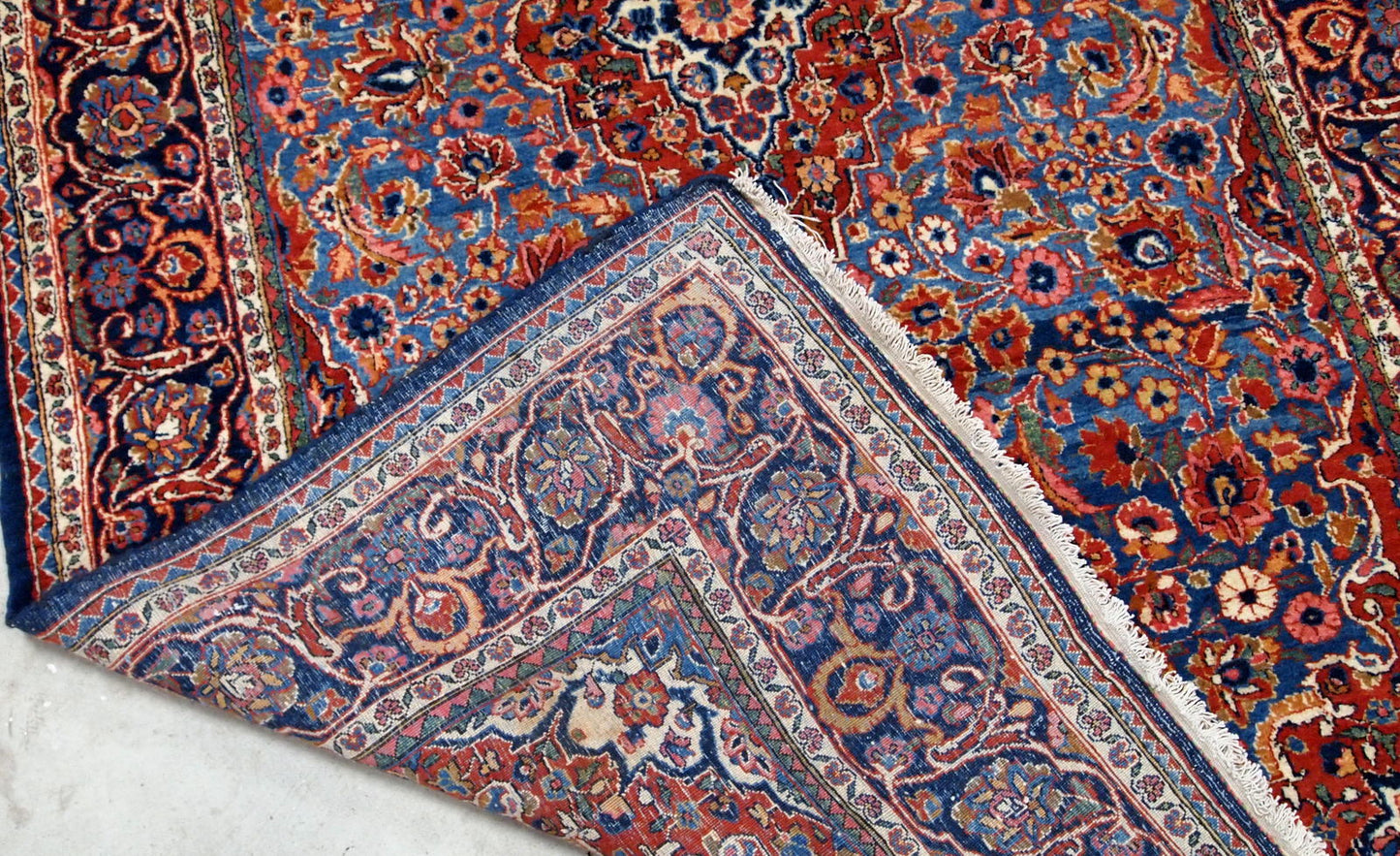 Handmade antique Persian Kashan rug 1900s
