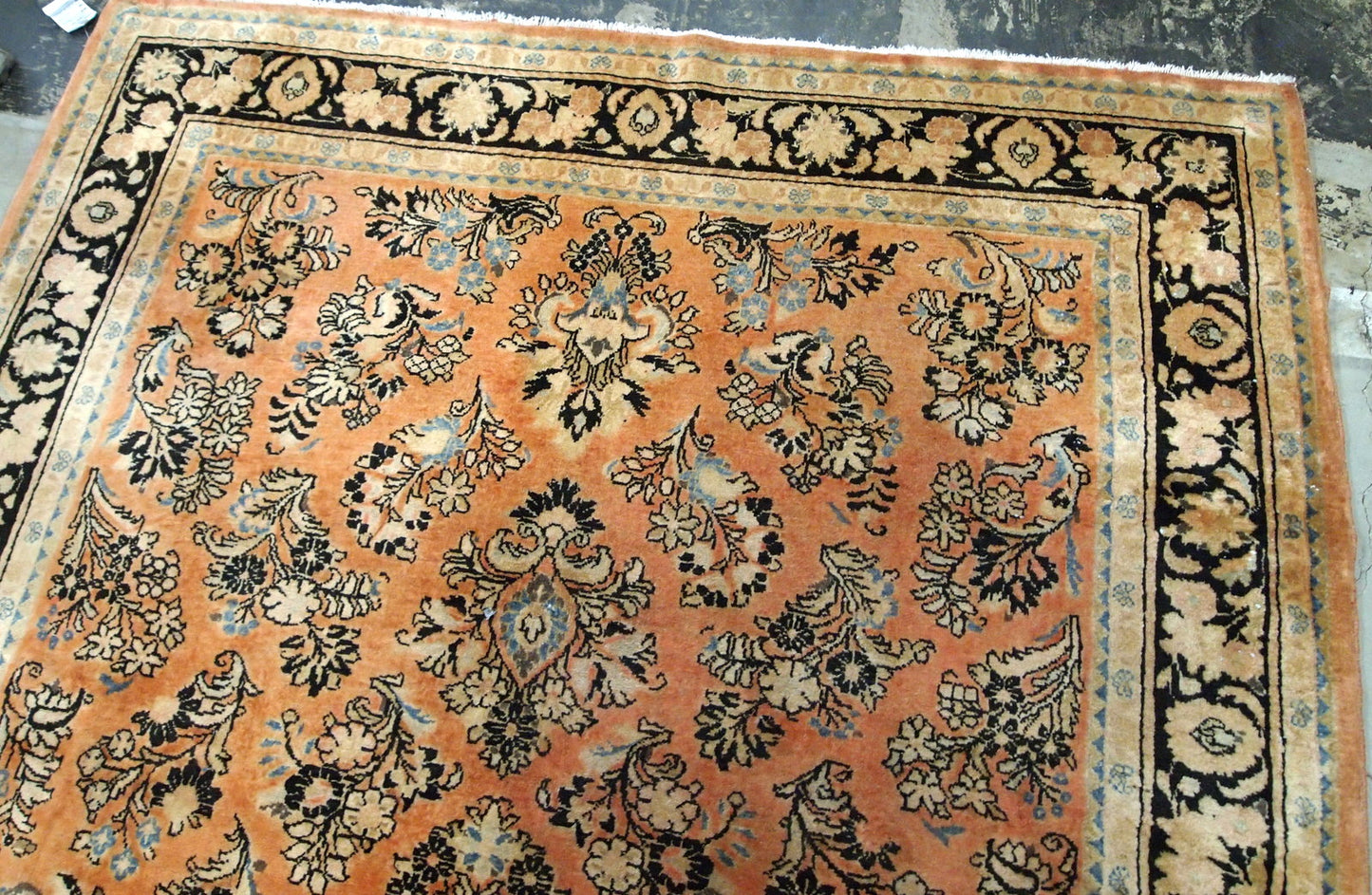 Handmade antique Persian Sarouk rug 1920s