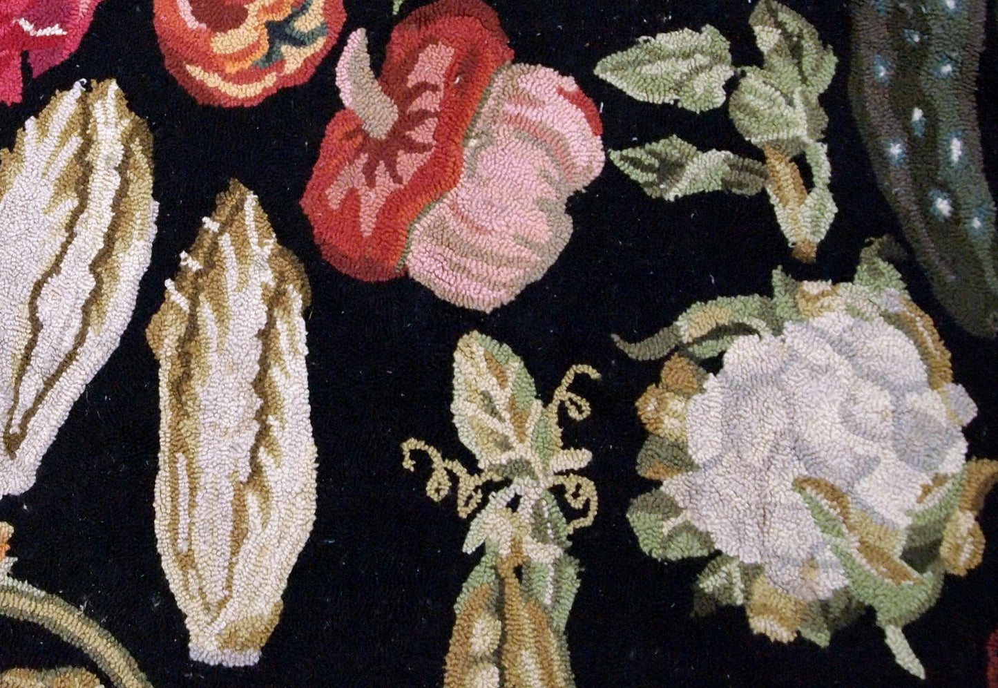 Handmade antique American Hooked rug 1910s