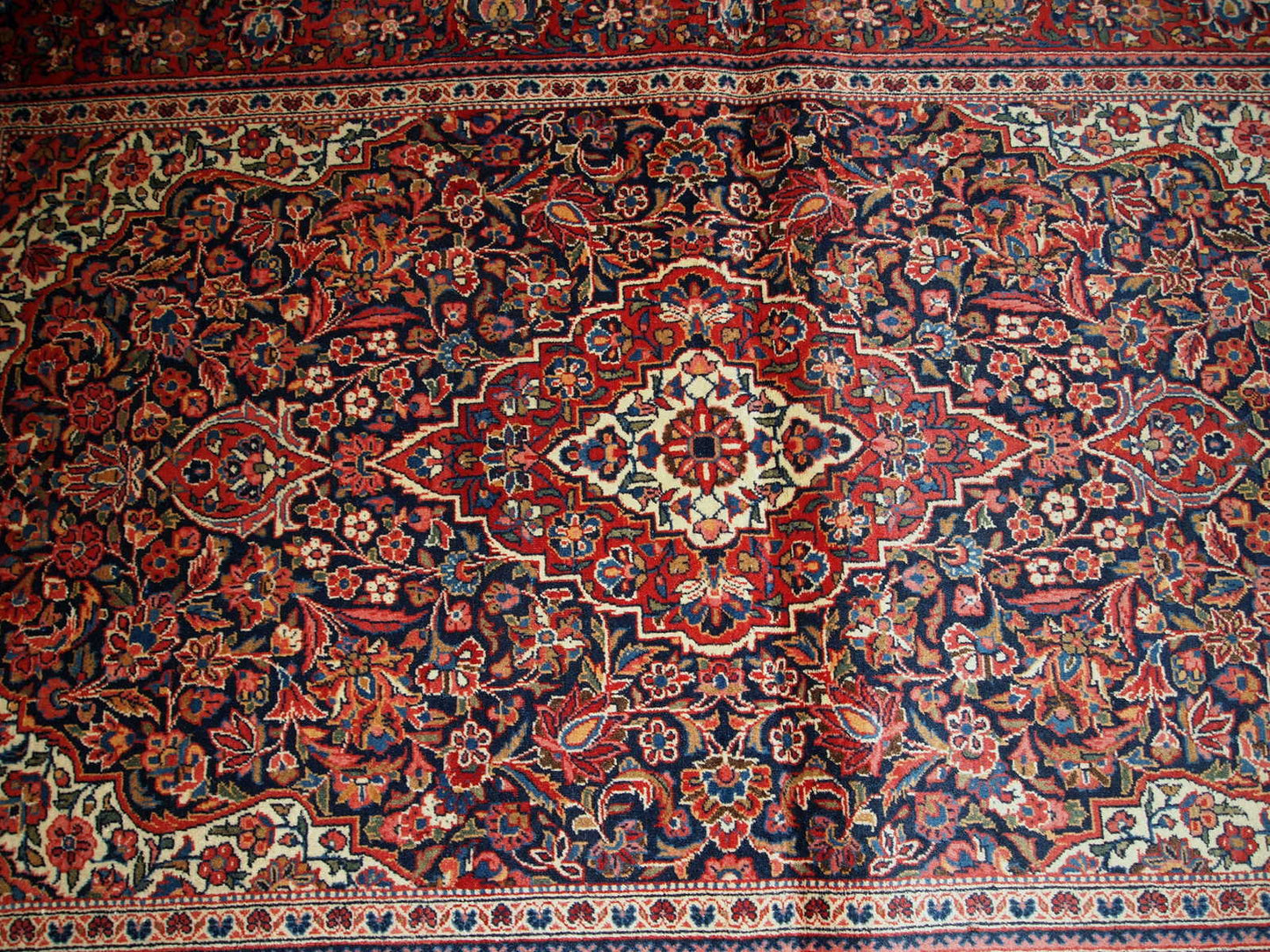 Handmade antique Kashan rug in traditional floral design. The rug is in original good condition from the beginning of 20th century.