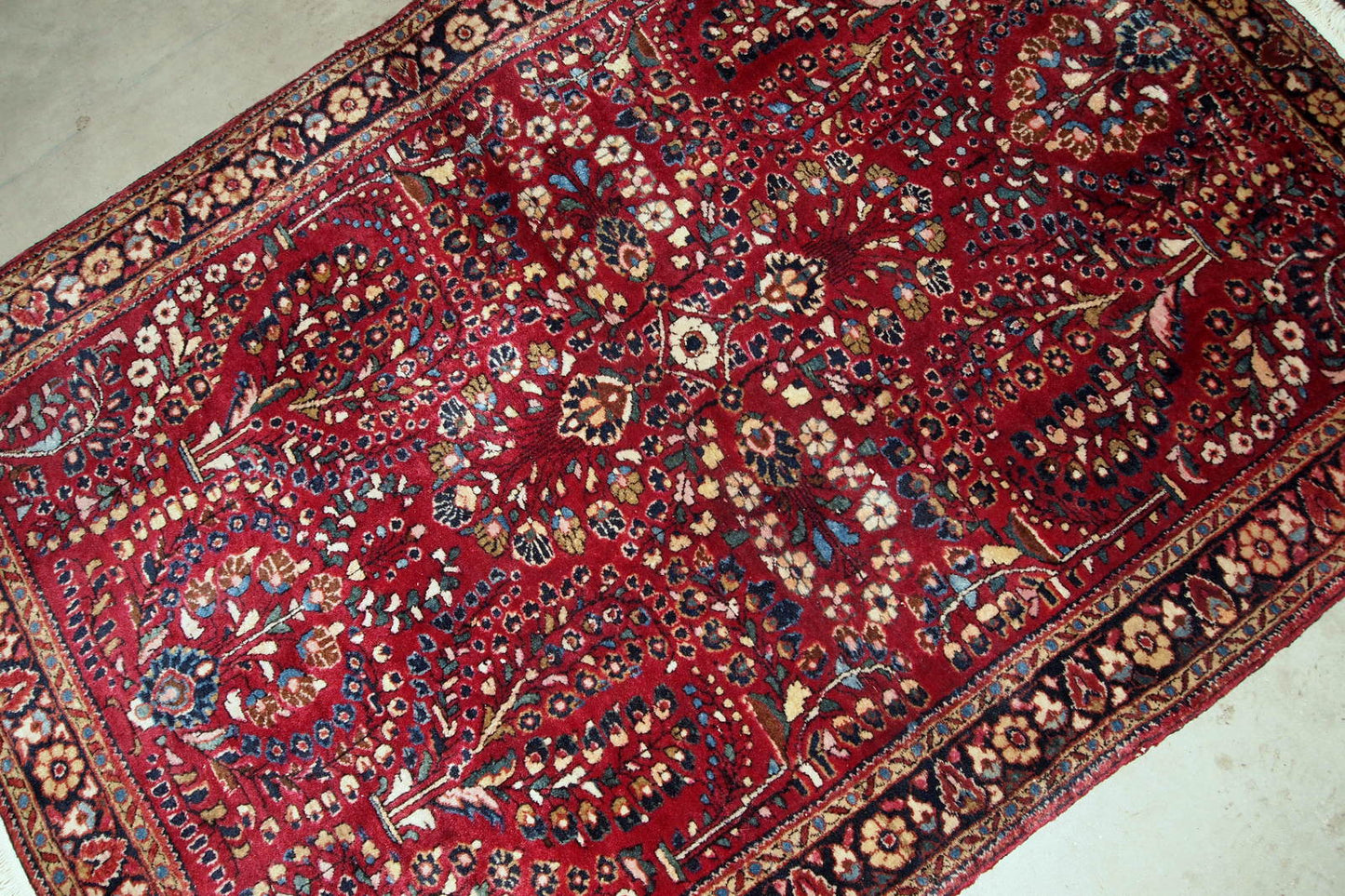 Handmade antique Persian Sarouk rug, 1920s