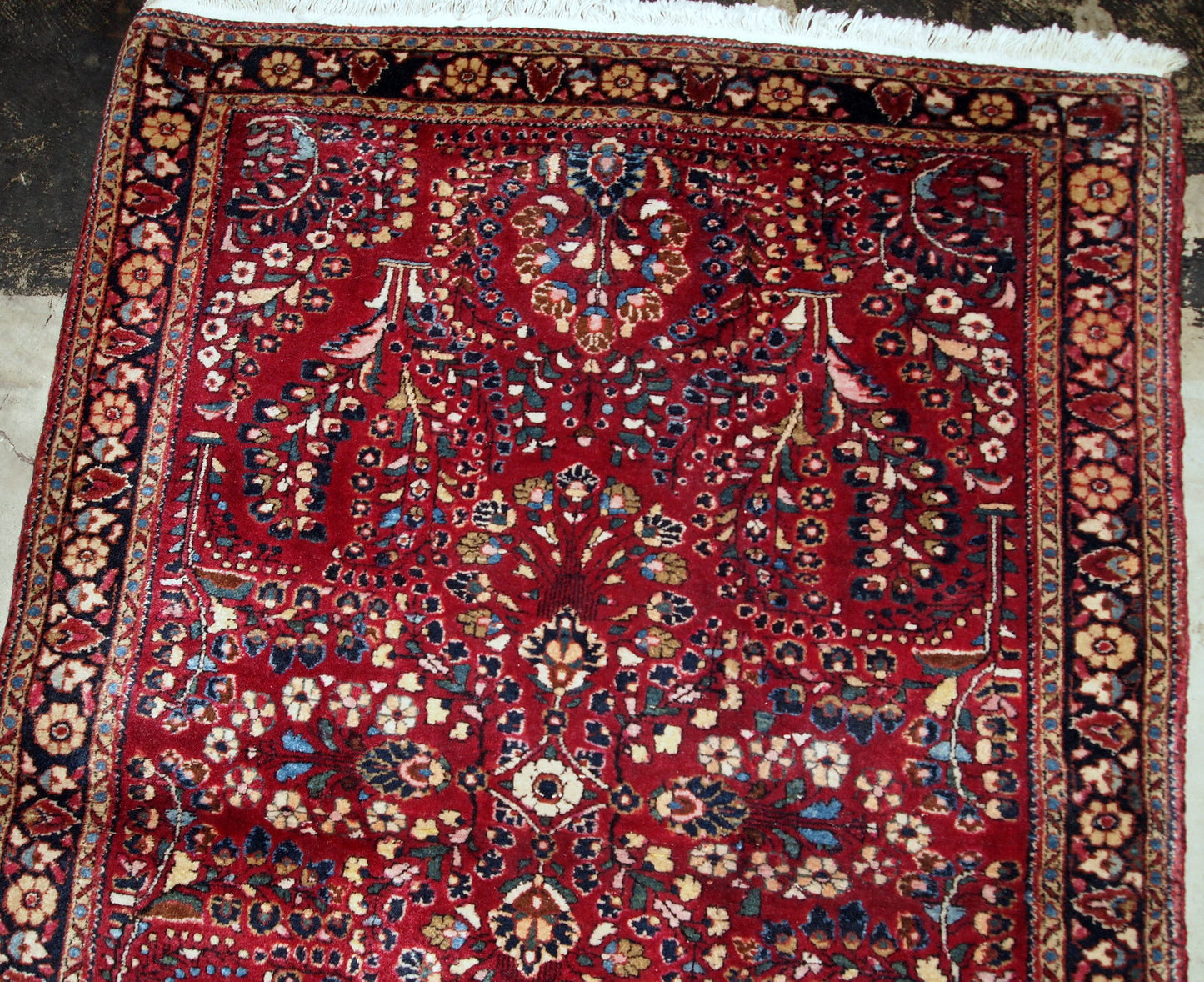 Handmade antique Persian Sarouk rug, 1920s