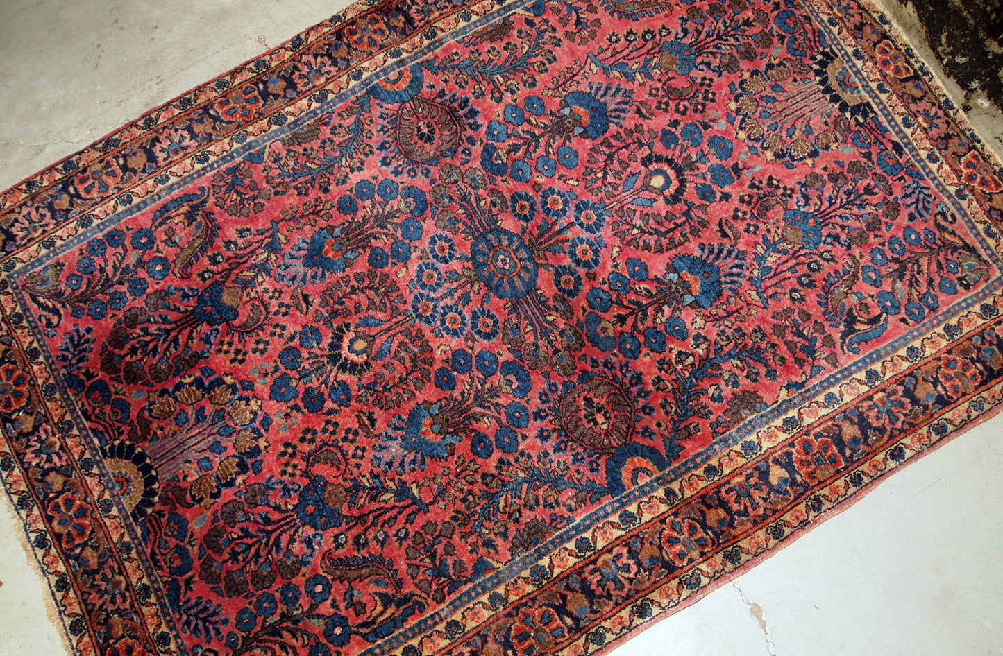 Handmade antique Persian Sarouk rug, 1910s