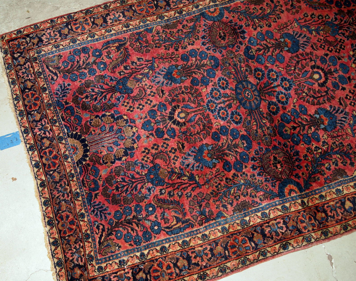 Handmade antique Persian Sarouk rug, 1910s