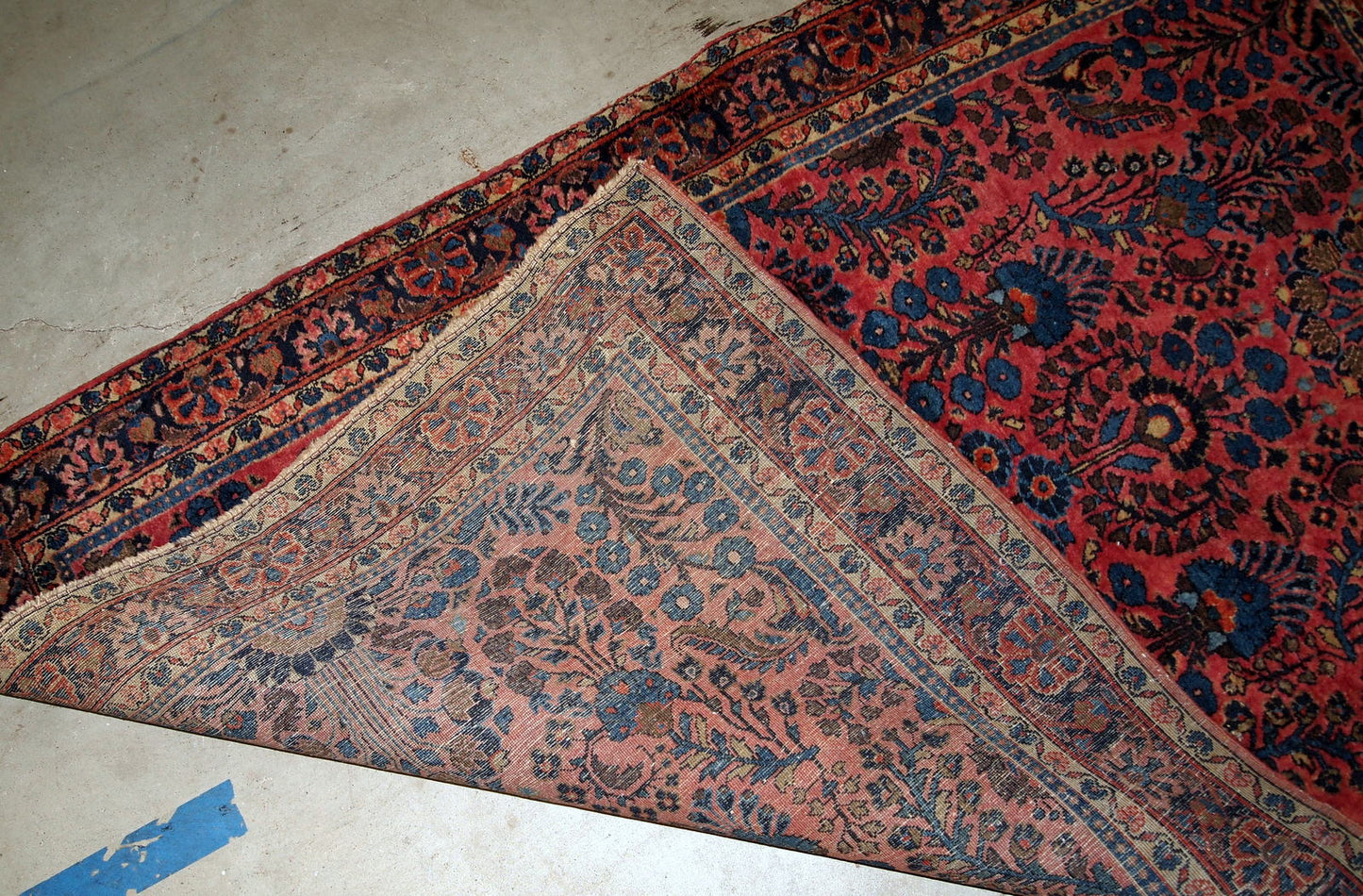 Handmade antique Persian Sarouk rug, 1910s