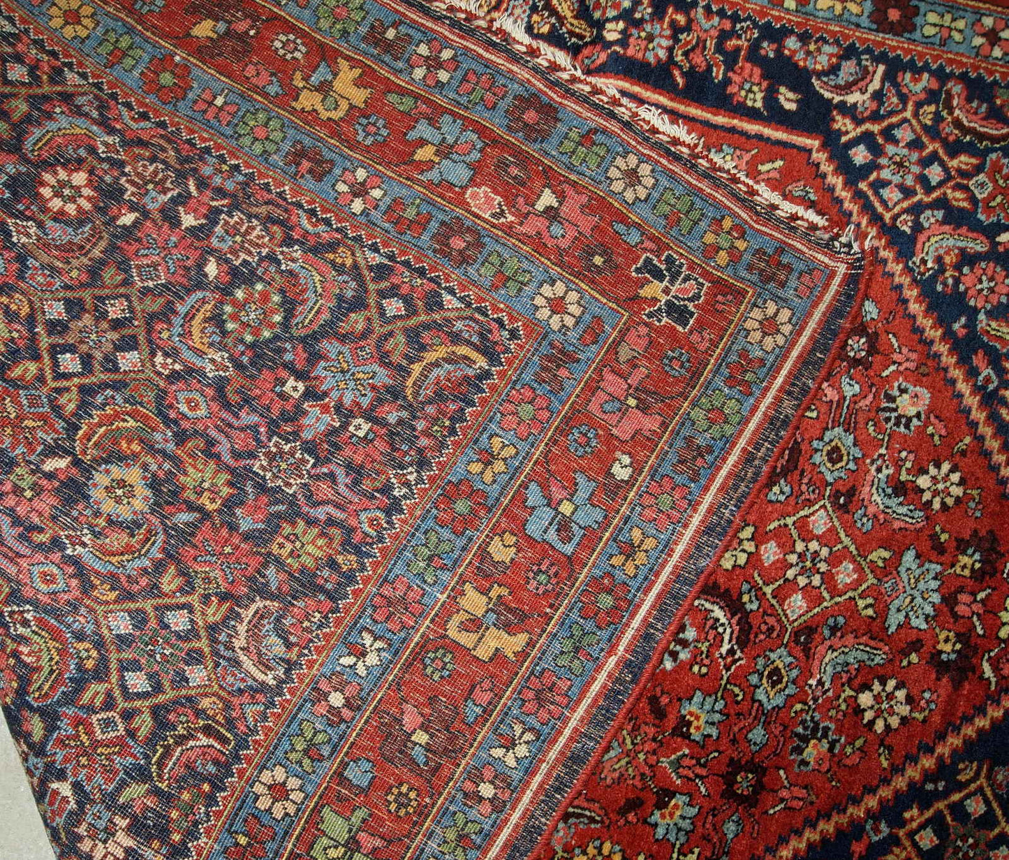 Handmade antique Persian Bidjar rug, 1900s