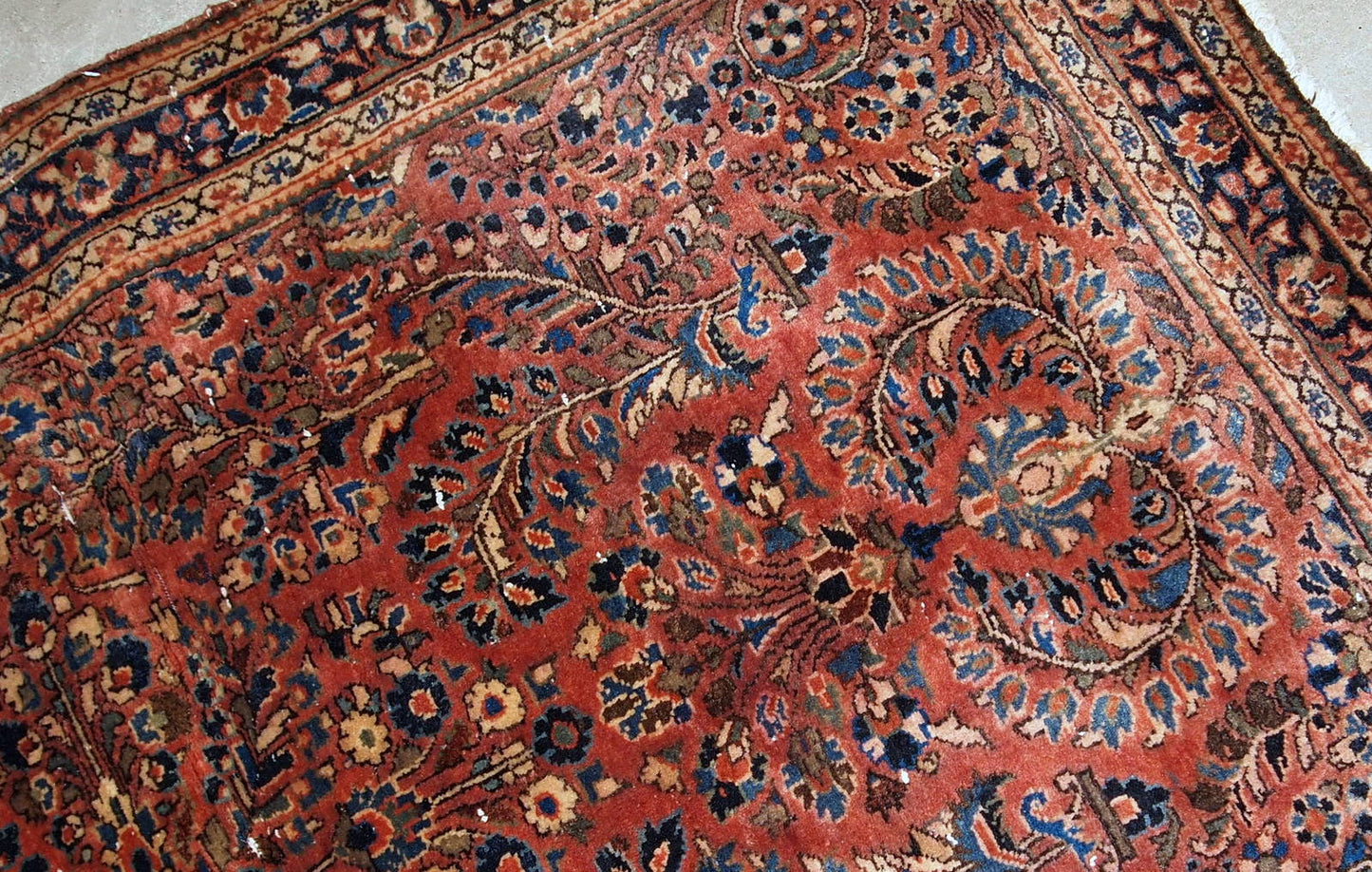 Handmade antique Persian Sarouk rug, 1920s