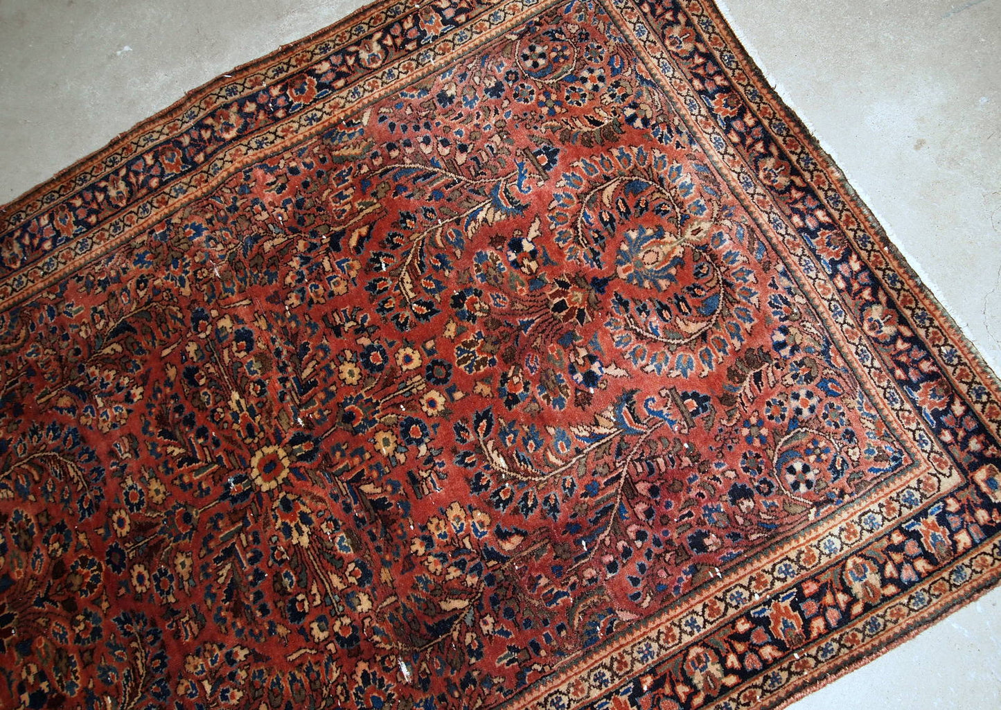 Handmade antique Persian Sarouk rug, 1920s