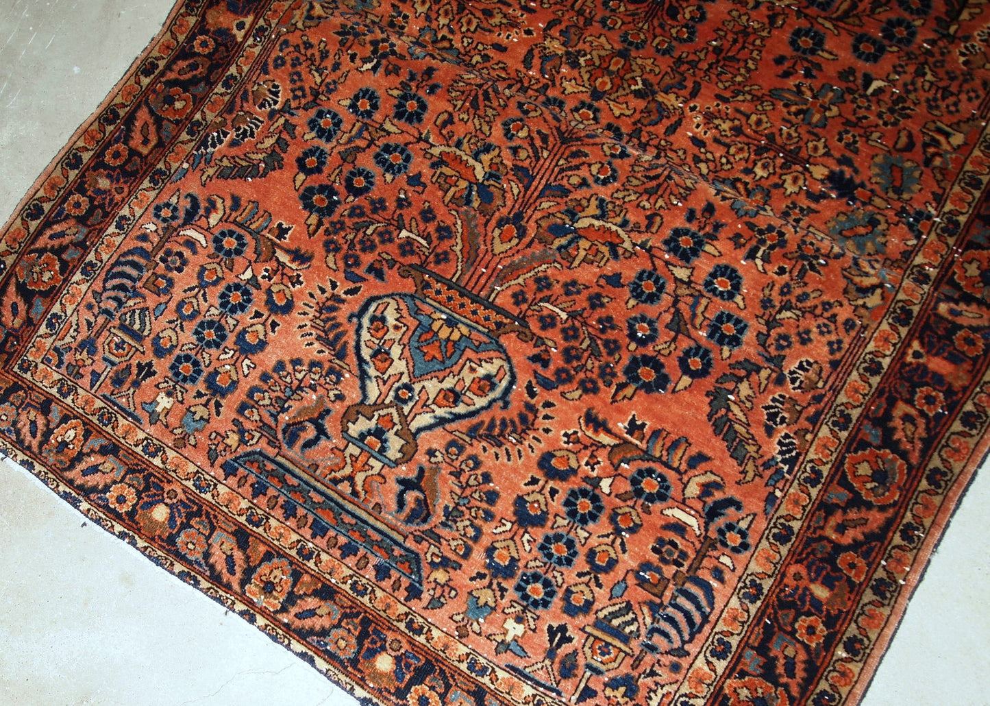 Handmade antique Persian Sarouk rug, 1920s