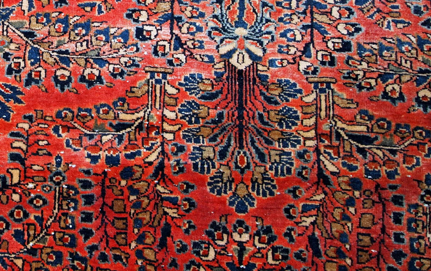 Handmade antique Persian Sarouk rug, 1920s