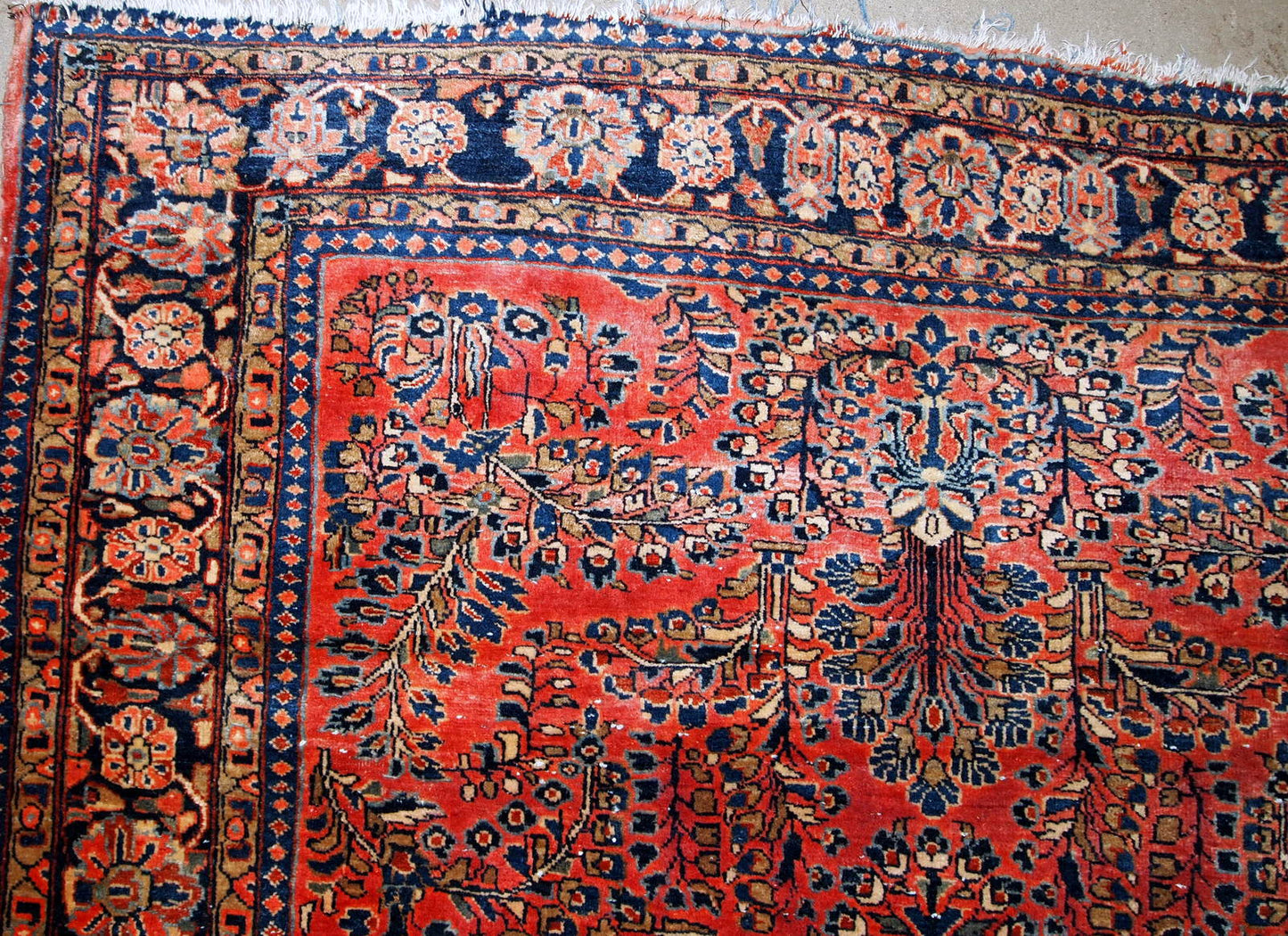Handmade antique Persian Sarouk rug, 1920s