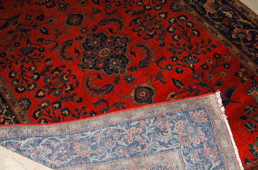 Handmade antique Persian Sarouk rug, 1920s