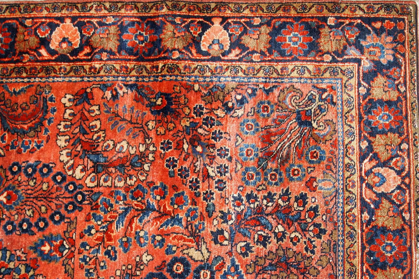 Handmade antique Persian Sarouk rug, 1920s