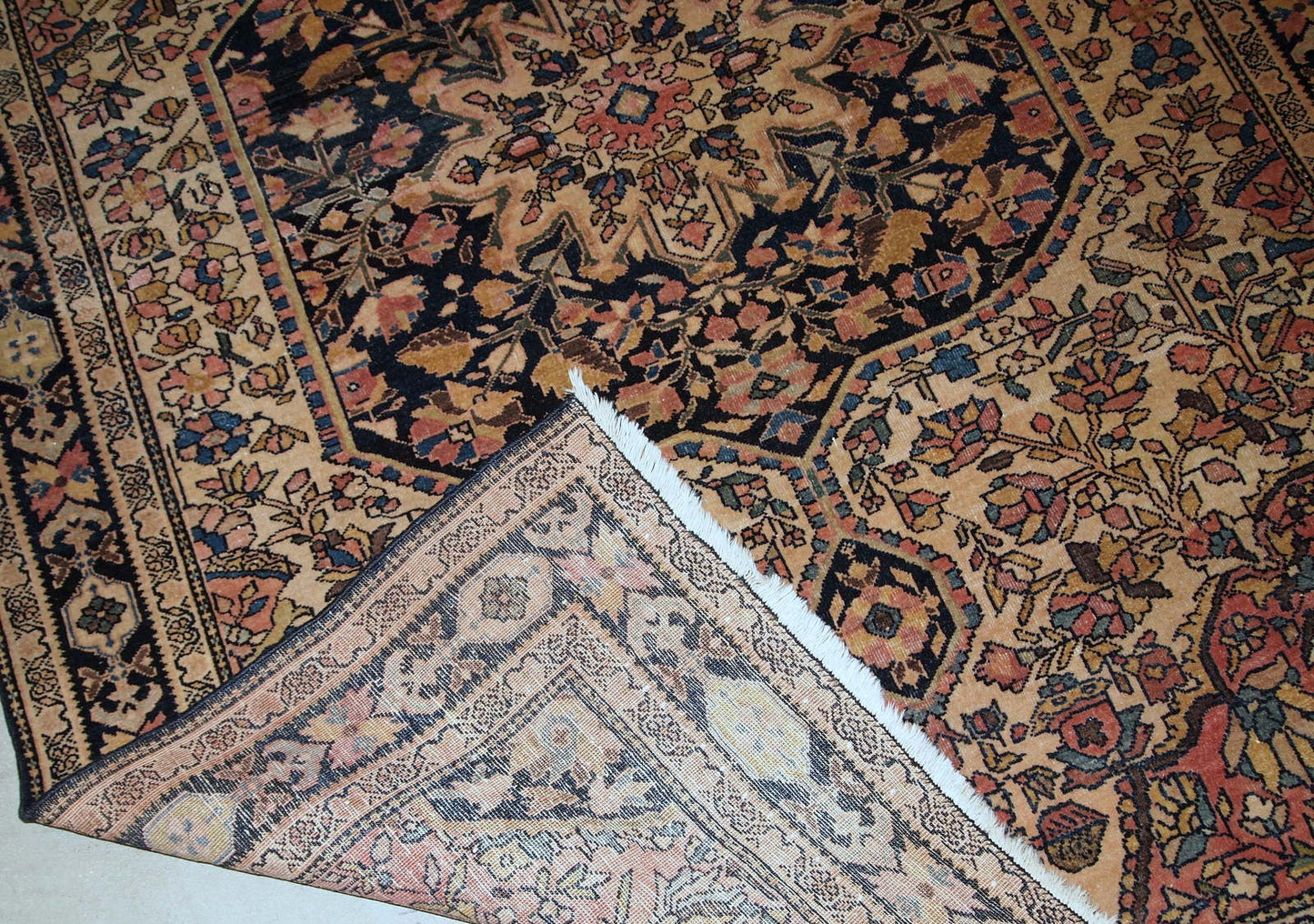 Handmade antique Persian Sarouk Farahan rug, 1900s