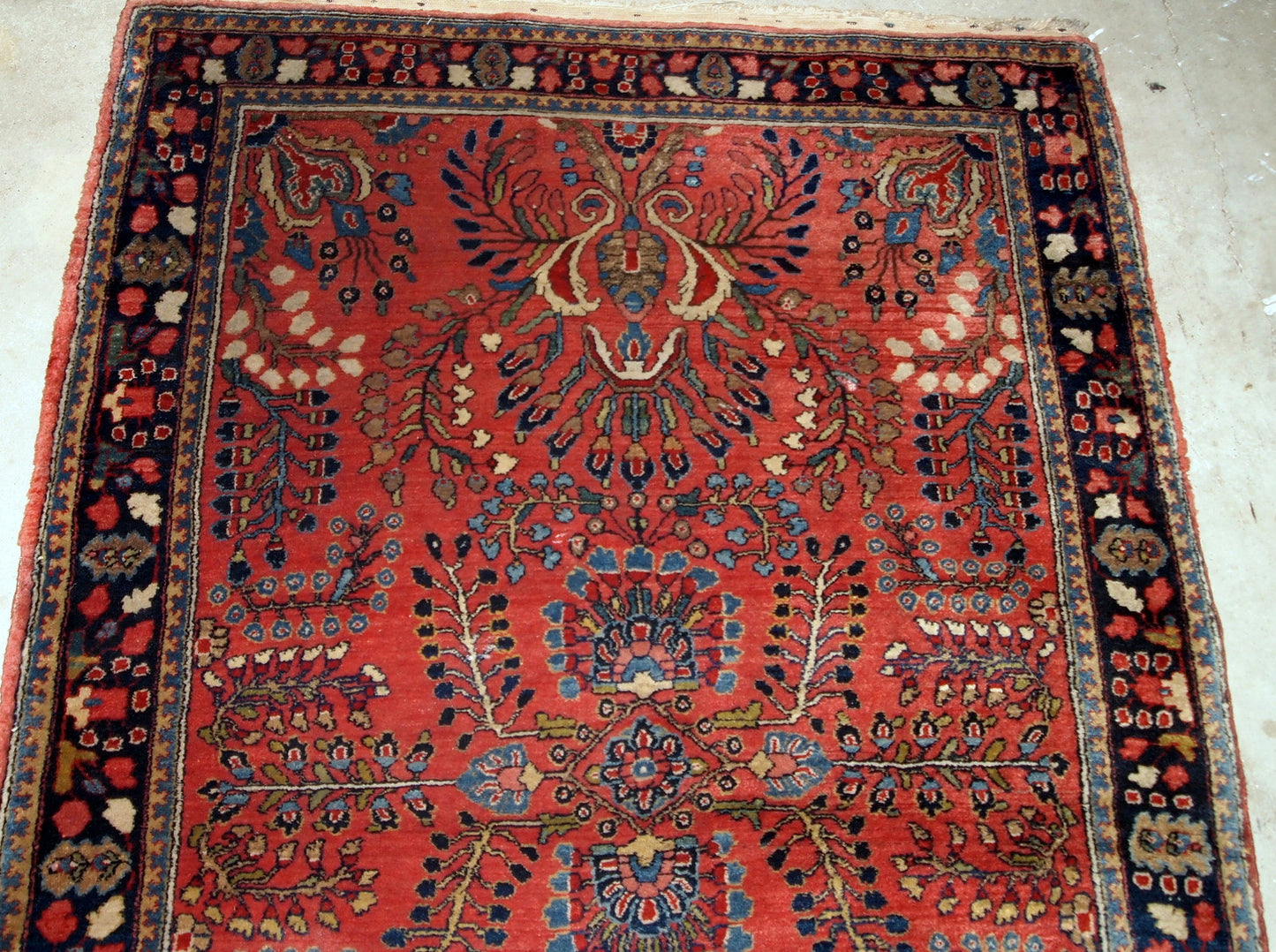 Handmade antique Persian Sarouk rug, 1920s