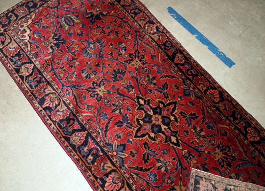 Handmade antique Persian Kashan rug, 1900s