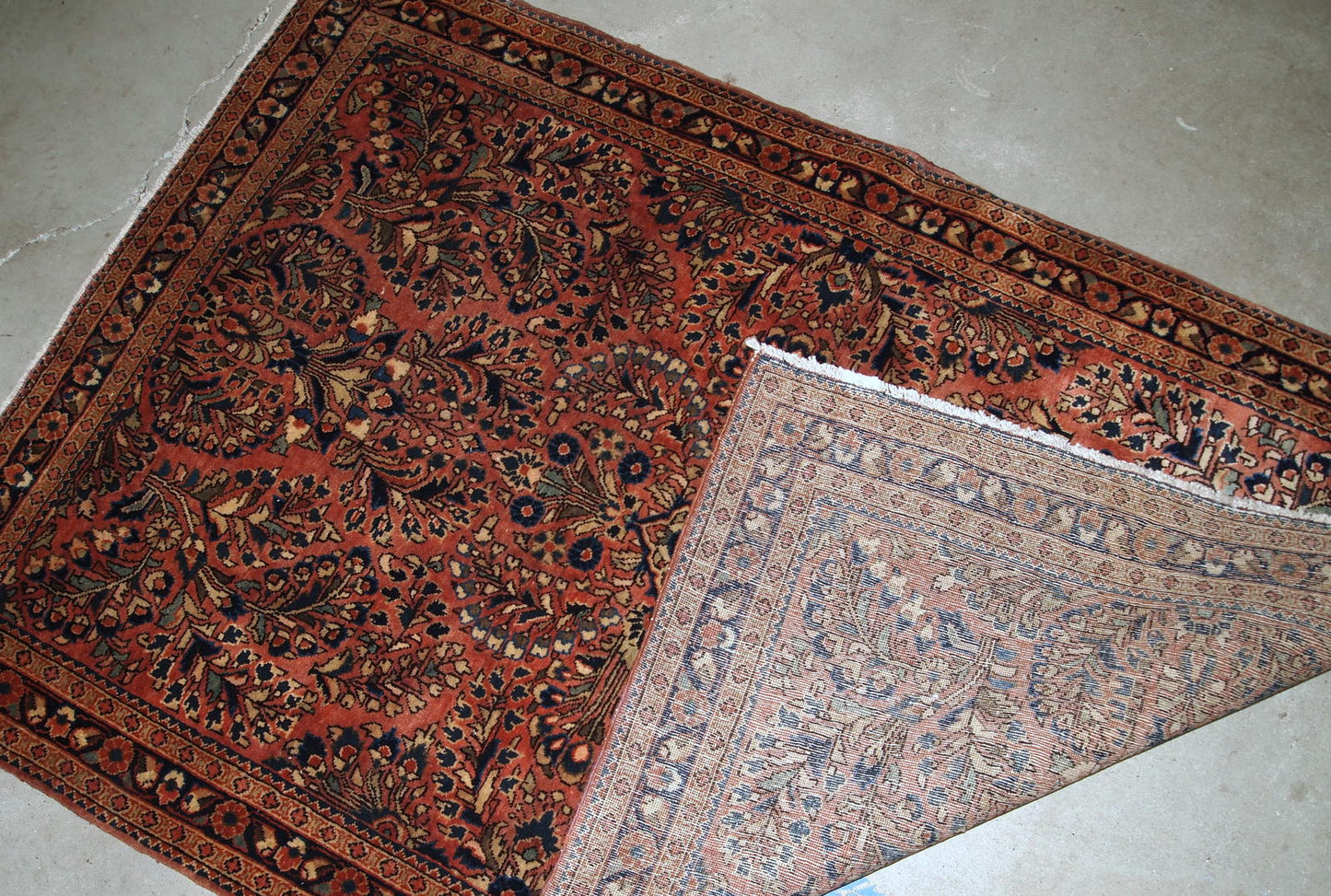 Handmade antique Persian Sarouk rug, 1920s