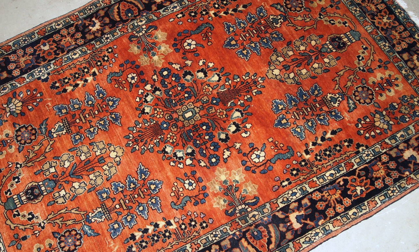 Handmade antique Persian Sarouk rug in original good condition. This rug is from the beginning of 20th century.