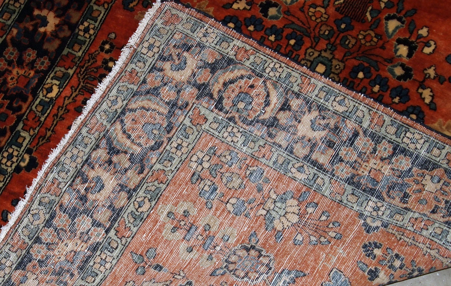Handmade antique Persian Sarouk rug, 1900s
