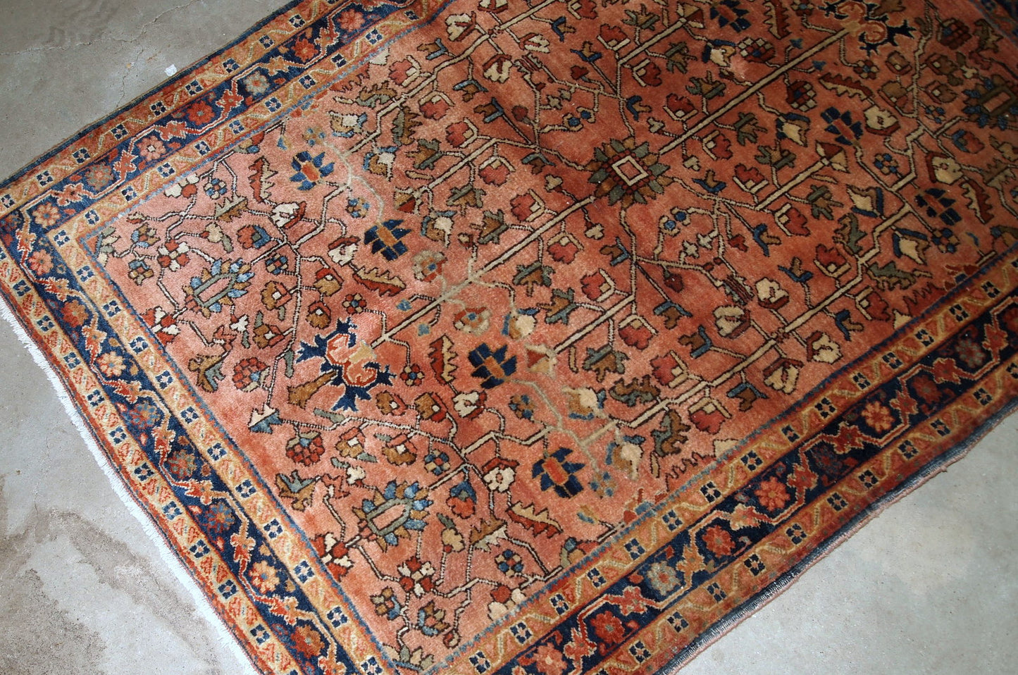 Handmade antique Persian Sarouk rug, 1920s