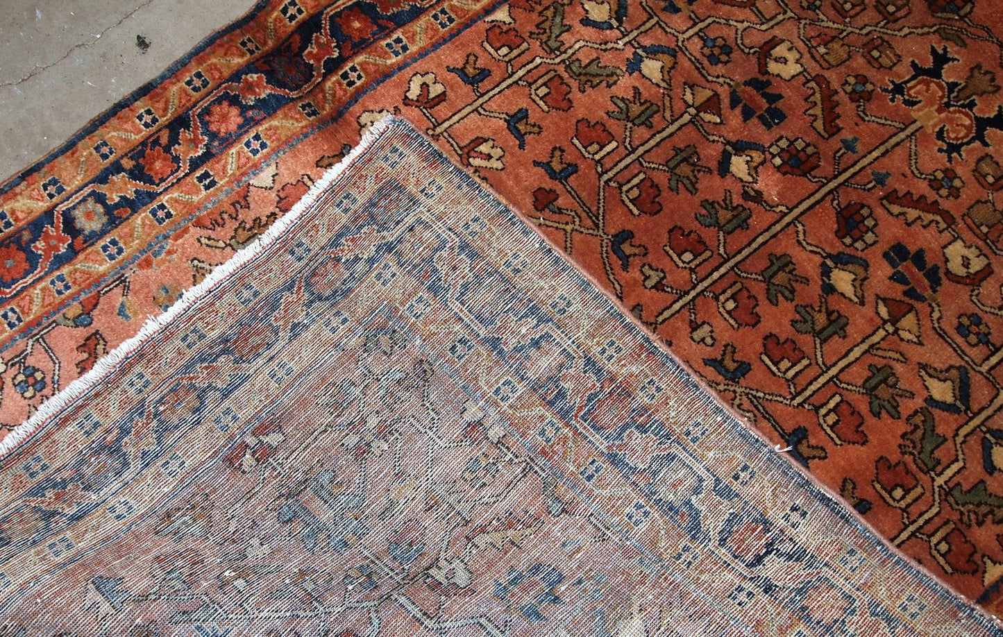 Handmade antique Persian Sarouk rug, 1920s