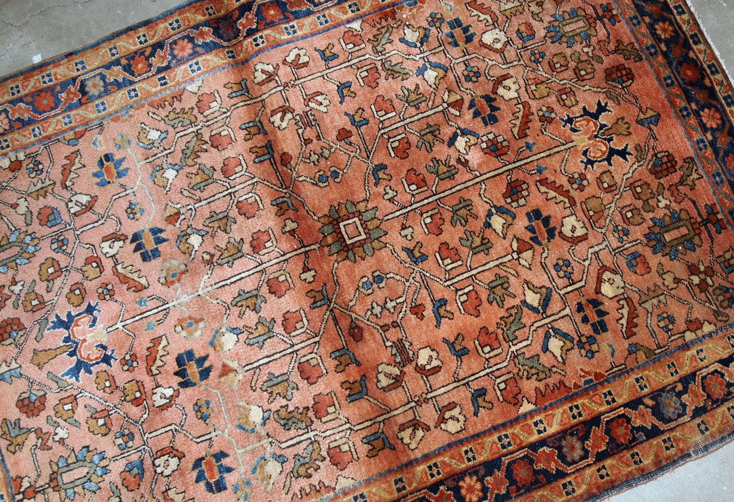 Handmade antique Persian Sarouk rug, 1920s