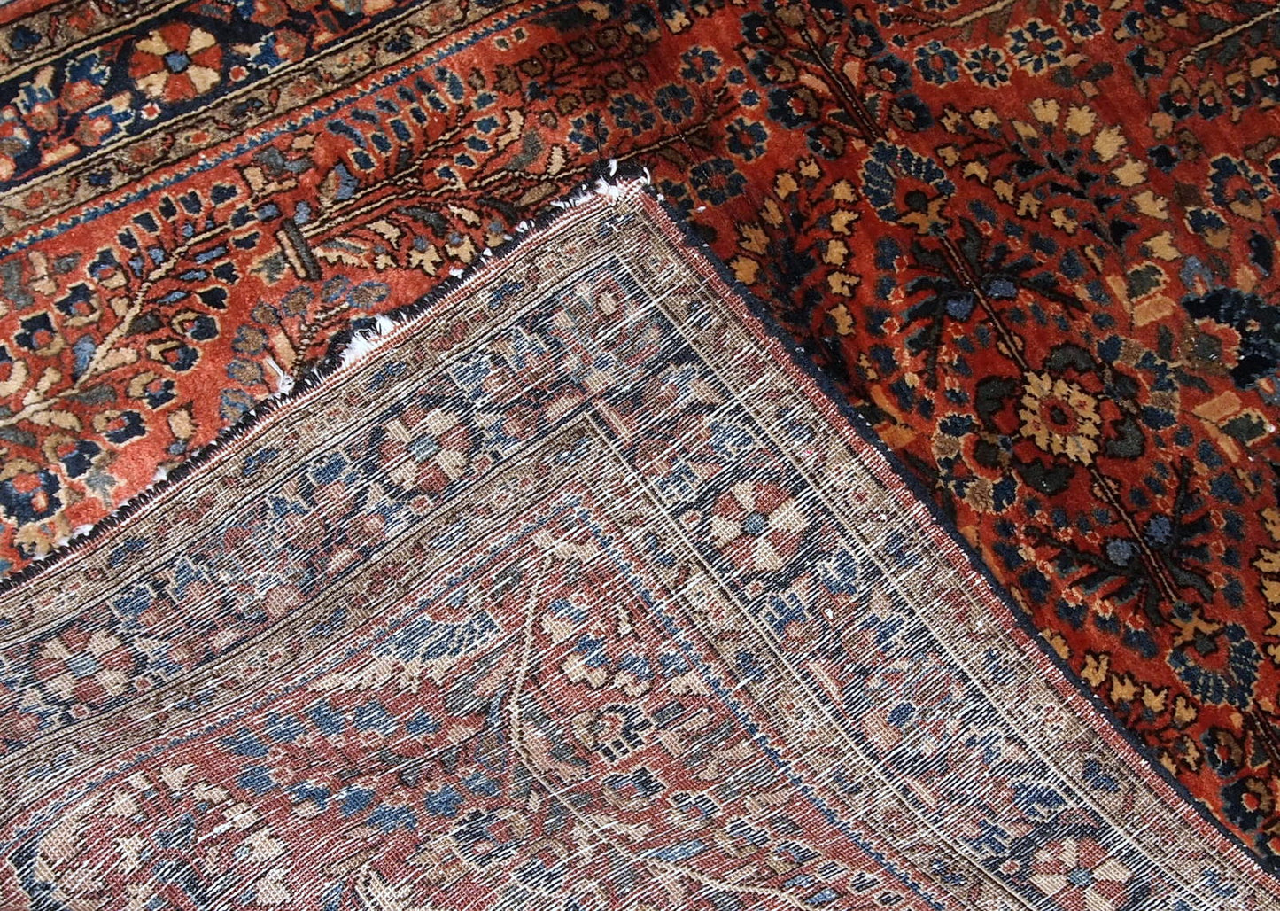 Handmade antique Persian Sarouk rug, 1920s