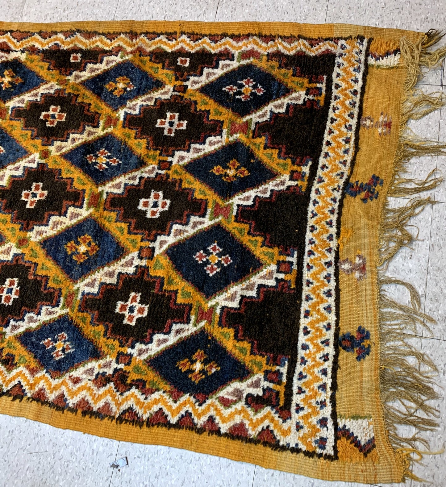 Handmade antique Berber rug from Morocco in original good condition. The rug is in geometric design from the end of 19th century.
