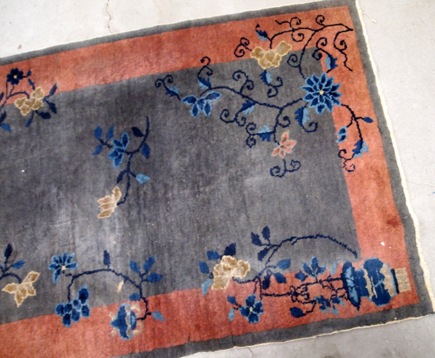 Handmade antique Art Deco Chinese rug 1920s