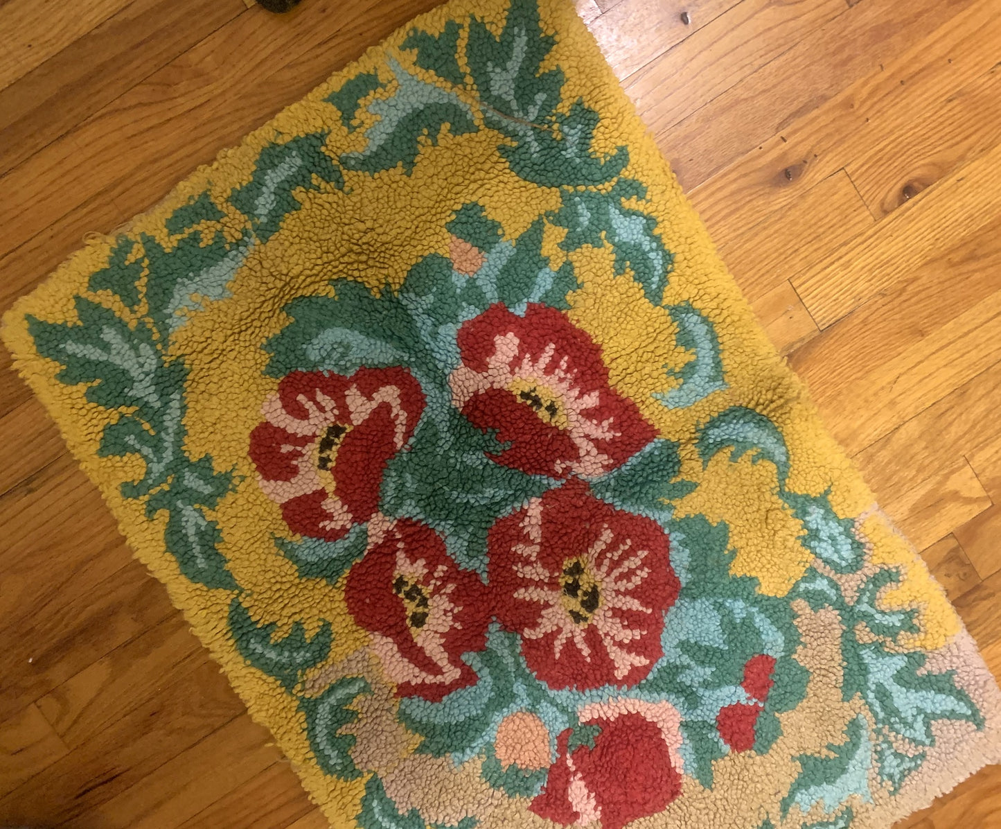 Handmade vintage American Hooked rug 1960s