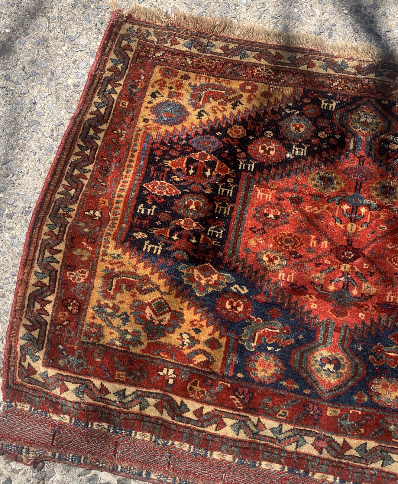 Handmade antique Persian collectible Gashkai bagface. The rug is from the end of 19th century in original condition, it has some signs of age.