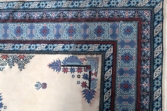 Handmade vintage Tunisian Berber rug 1970s