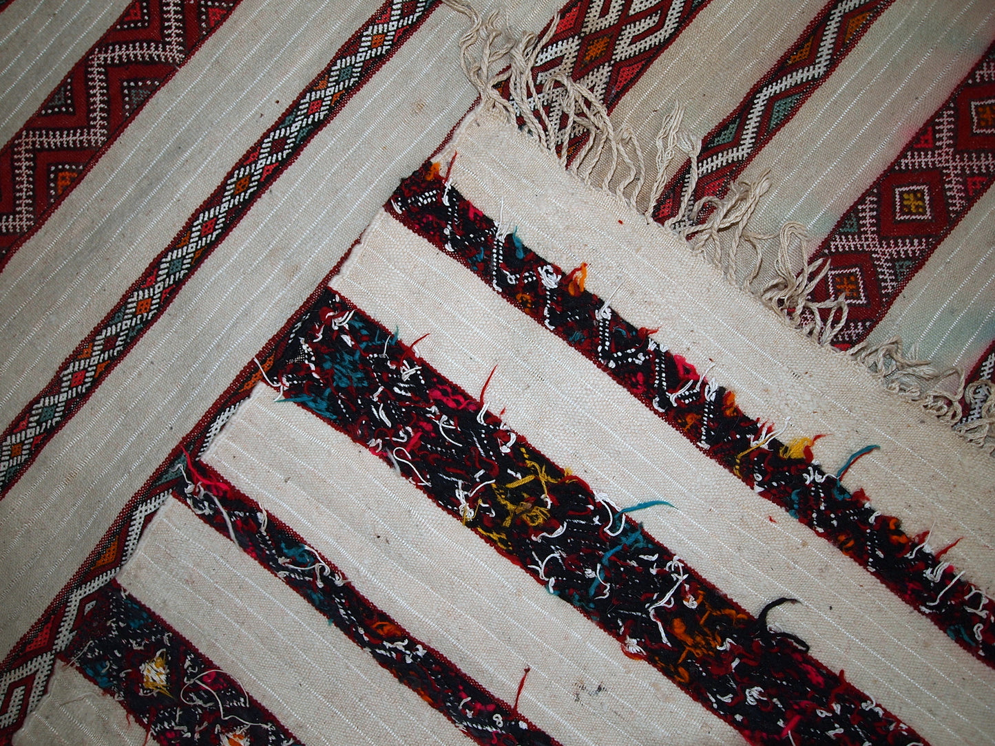 Handmade vintage Moroccan kilim 5.2' x 8.5' (159cm x 261cm) 1950s - 1C214