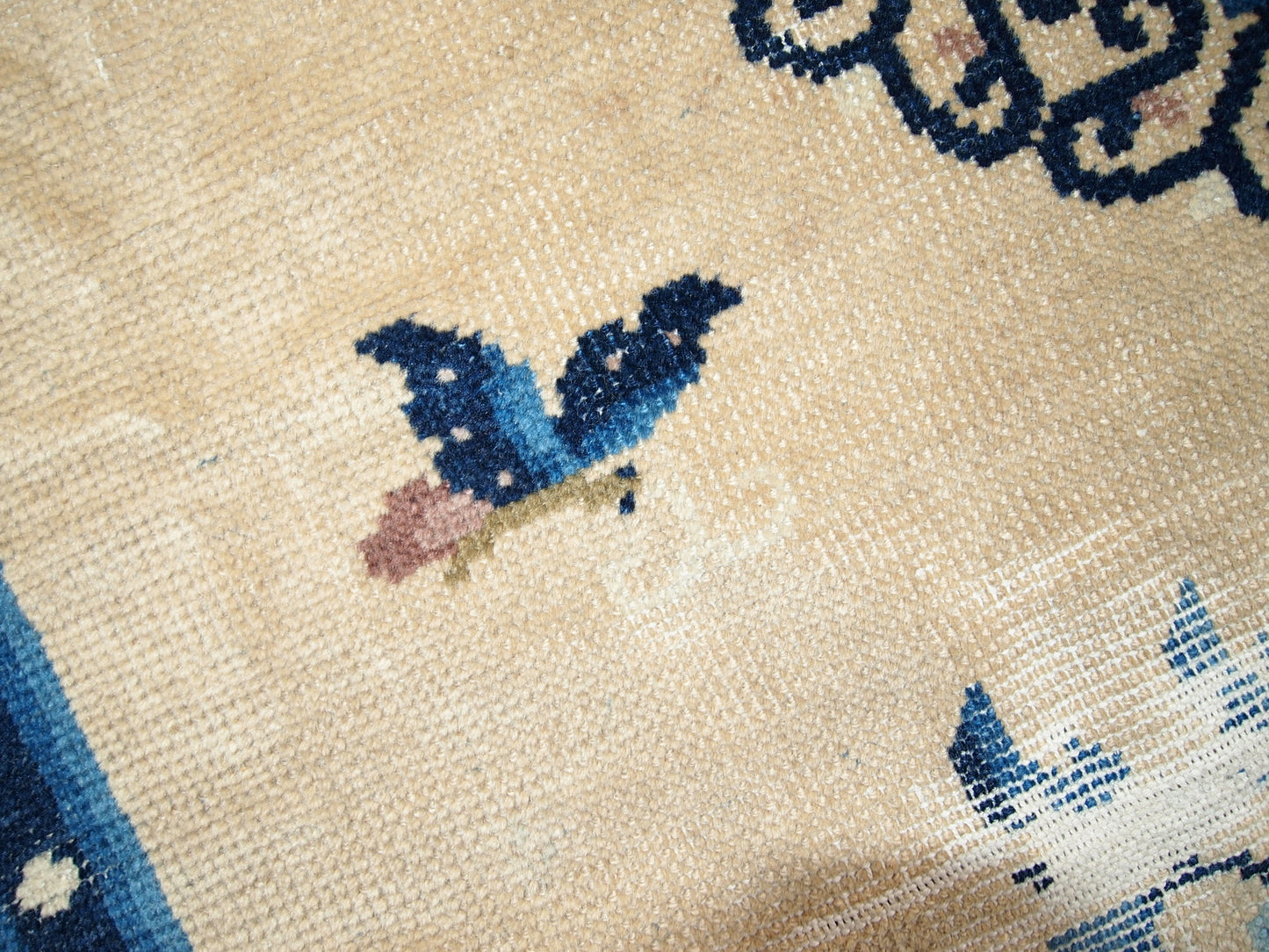 Vintage Peking Chinese Rug - Beige and Blue Wool Rug Close-up