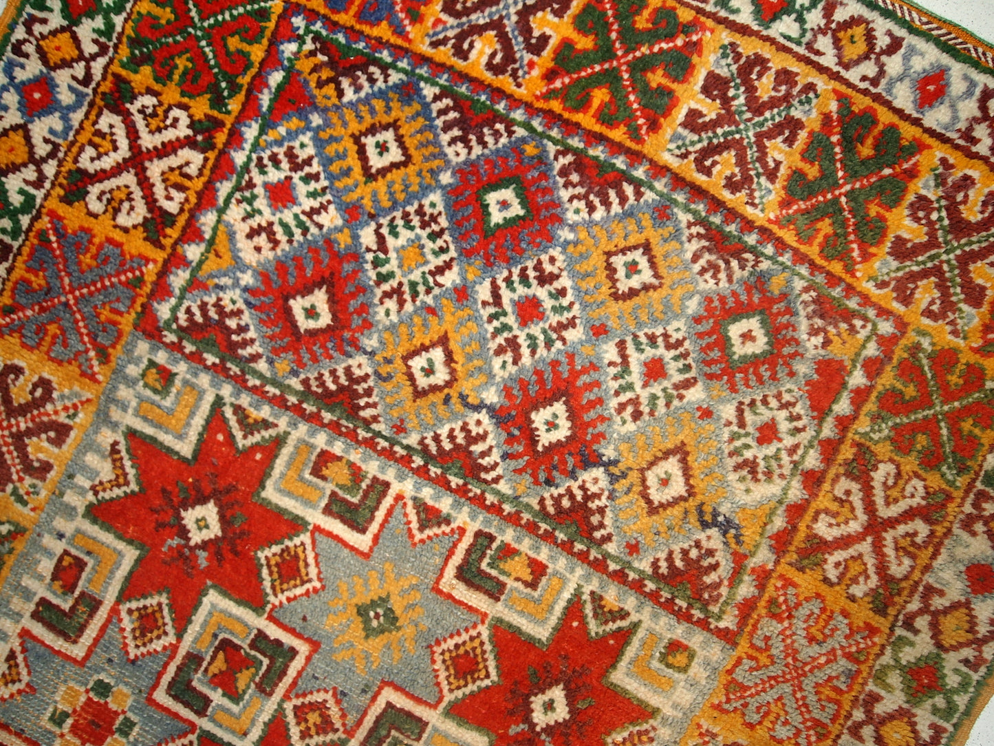 Handmade antique Moroccan Berber rug 3.2' x 5.5' (99cm x 168cm) 1900 - 1C292 - One Royal Art