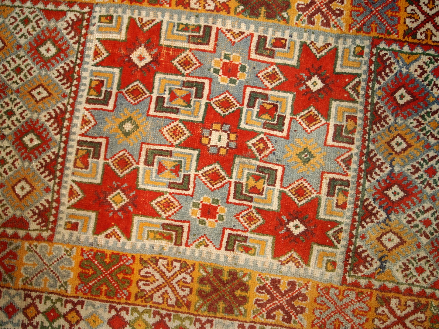 Handmade antique Moroccan Berber rug 3.2' x 5.5' (99cm x 168cm) 1900 - 1C292 - One Royal Art