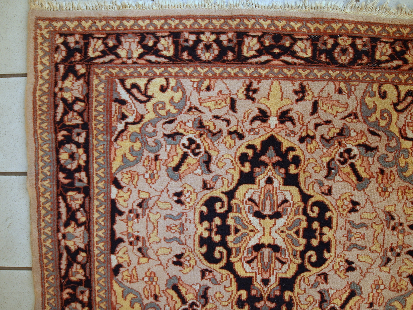 Handmade vintage Pakistani Lahore rug 3,1' x 5' (95cm x 154cm) 1970s - 1C350 - One Royal Art