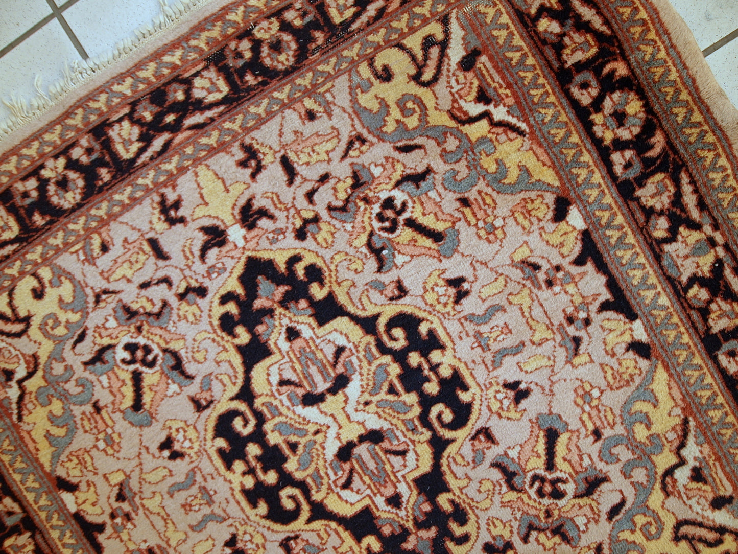 Handmade vintage Pakistani Lahore rug 3,1' x 5' (95cm x 154cm) 1970s - 1C350 - One Royal Art