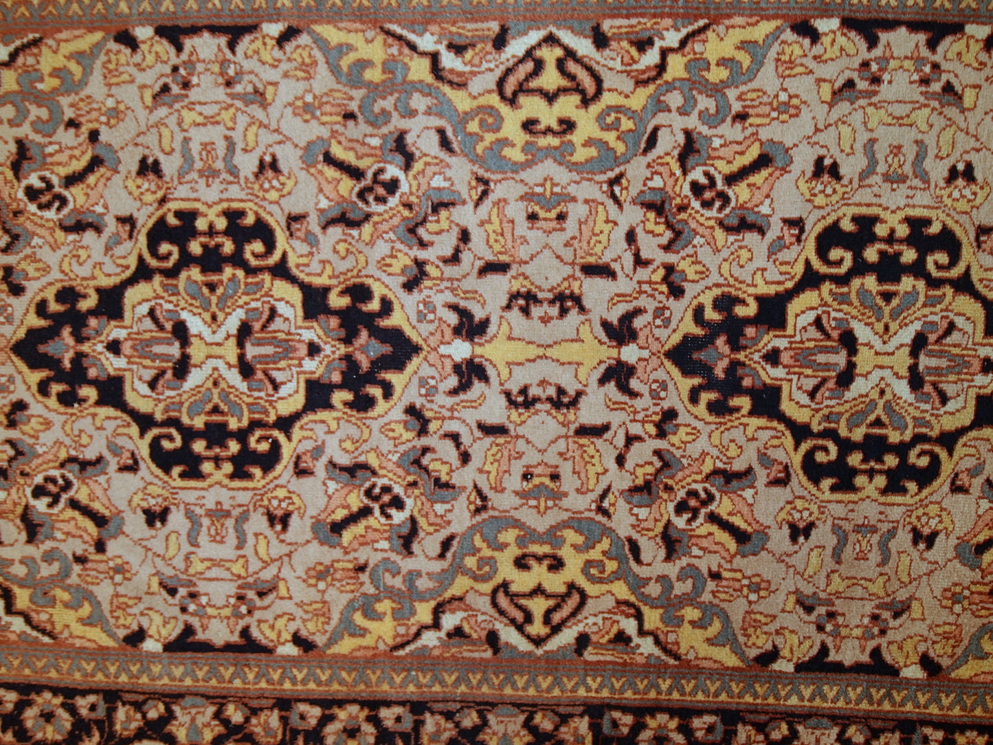 Handmade vintage Pakistani Lahore rug 3,1' x 5' (95cm x 154cm) 1970s - 1C350 - One Royal Art